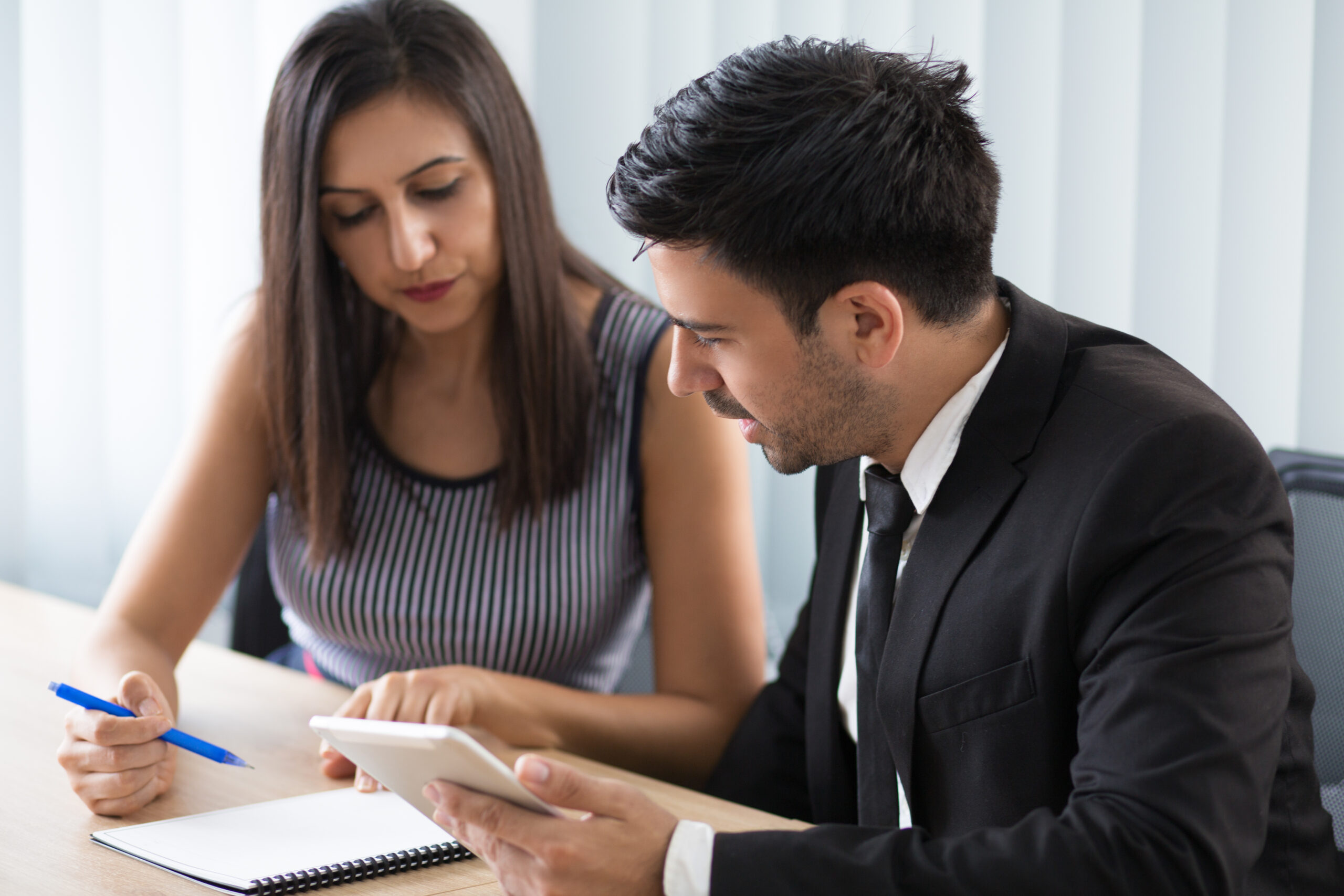 When Should You Consult a Loan Settlement Expert? Key Warning Signs