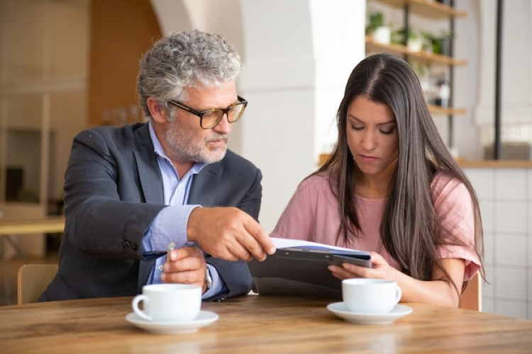 How a Loan Settlement Expert Negotiates with Banks for Better Settlements