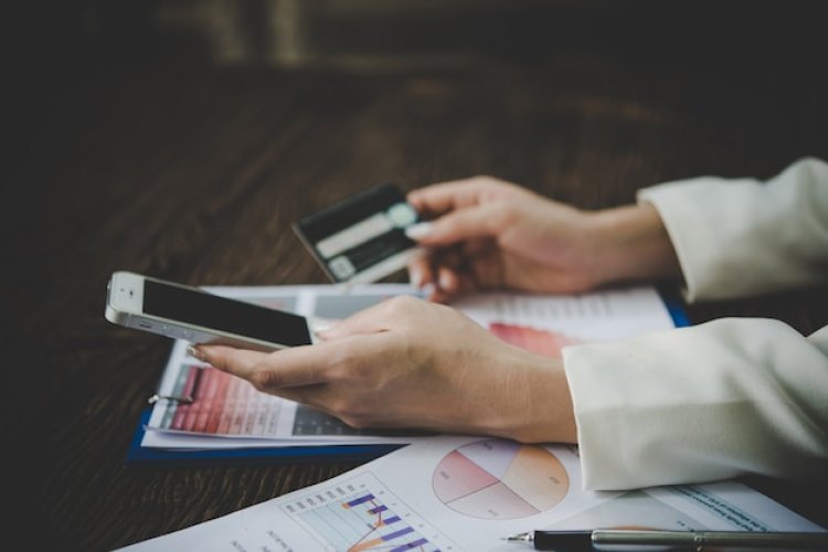 Credit Card Interest vs Late Payment Charges: Understanding Your Outstanding Balance