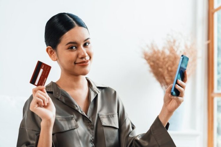 Credit Card Debt Traps: 7 Mistakes That Make Your Outstanding Balance Grow